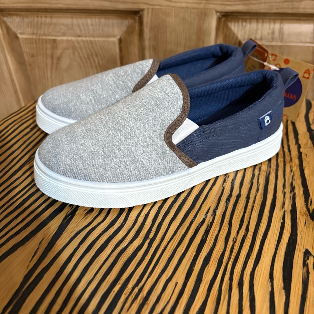Kids size 12 Oomphies slide on shoes NWT
